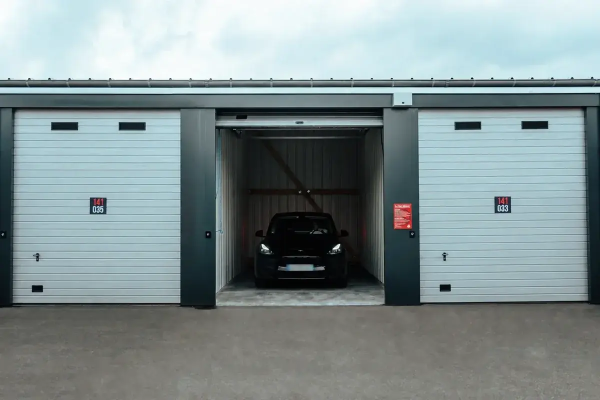 28 m²
