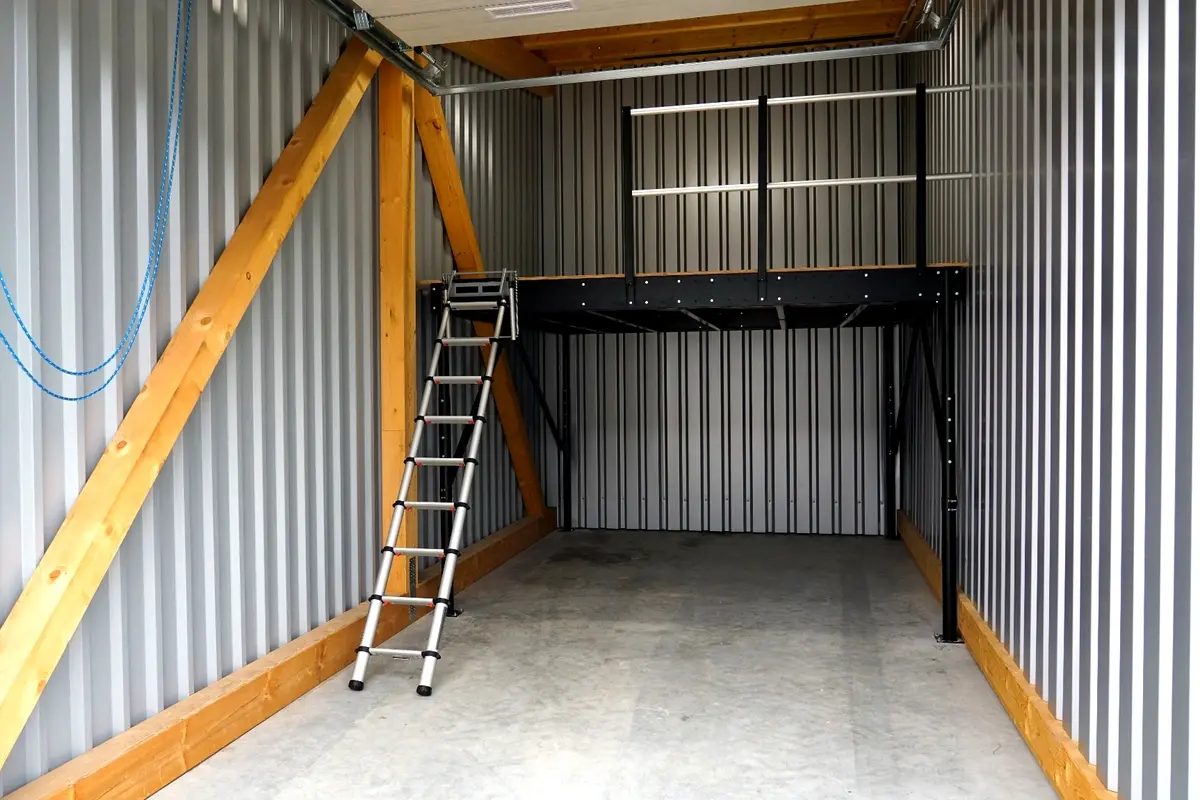28 m²