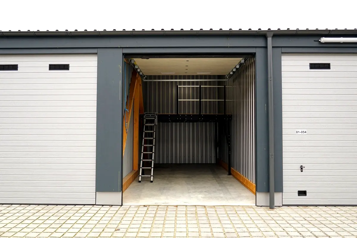 28 m²