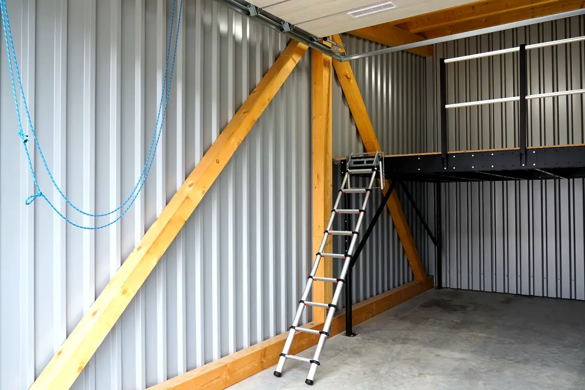 28 m²