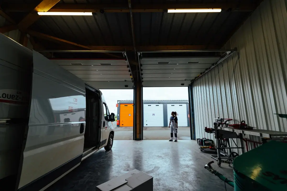 56 m²