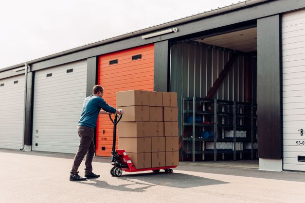 box_de_stockage-louer-box-location-depot-garage-garde_meuble-location-entreposage-Storage24-Stockage24-locaux_activités-carton