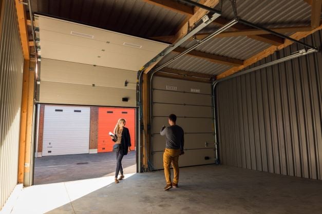 box_de_stockage-louer-box-location-depot-garage-garde_meuble-location-entreposage-Storage24-Stockage24-entrepot-bureau-bureaux-double-1