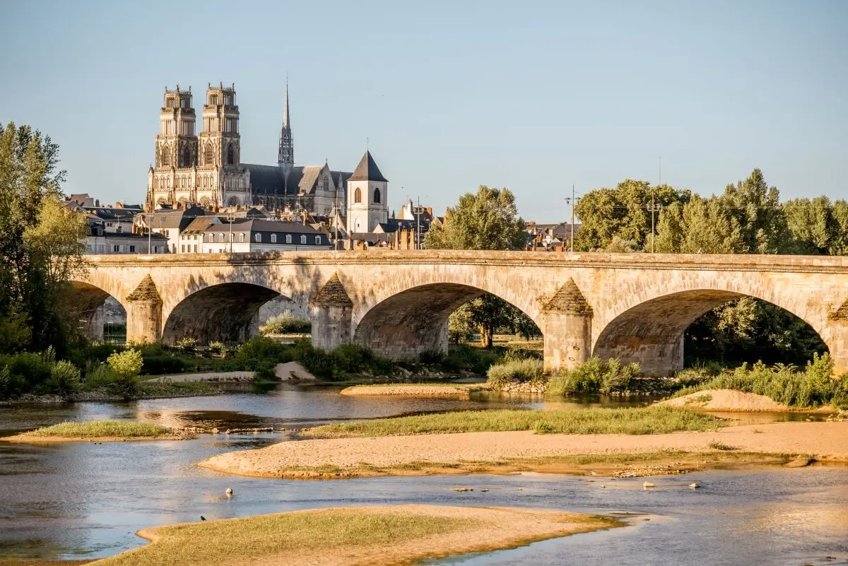 Region-Centre-Val-de-Loire-location-box-local-dactivite