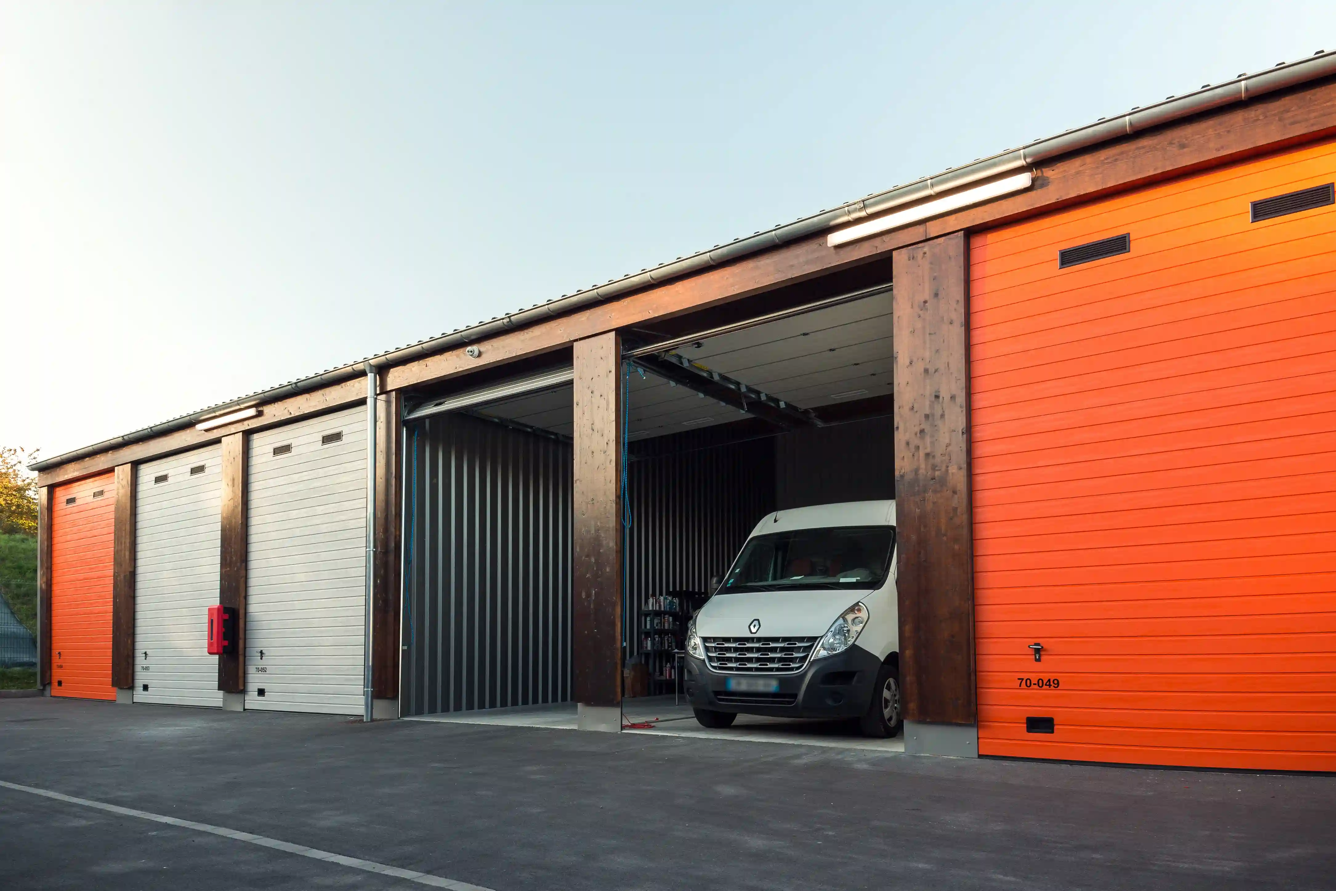 56 m² Garage mit zwei Toren